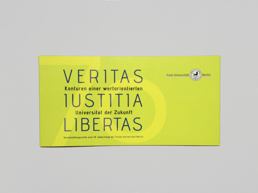 Einladungskarte für die Veranstaltung zum 70. Jubiläum der Freien Universität Berlin, Ringvorlesung "Veritas Iustitia Libertas"